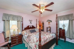 Wow, what a great price for 3 Bed/1.5 Bath brick rancher in the city o