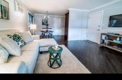 This commuter's delight condo is located !