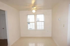 LARGE 2BR 1 BA UPPER LEVEL DUPLEX + WASHER AND DRYER IN UNIT!
