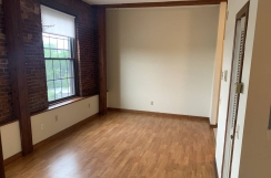 SUNNY Fitchburg 1 Bed for NOW, Free Parking, Elevator, Laundry, Pets!!