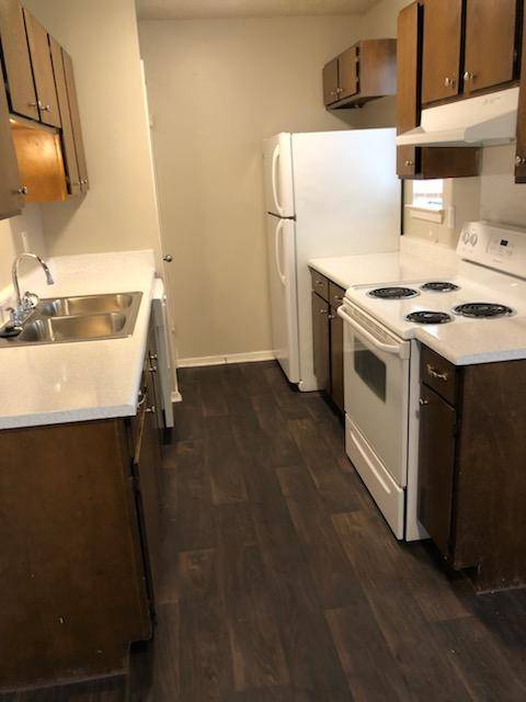 Pets are welcome at Parkway Villas! 3 bd / 2 ba. Call for tour!