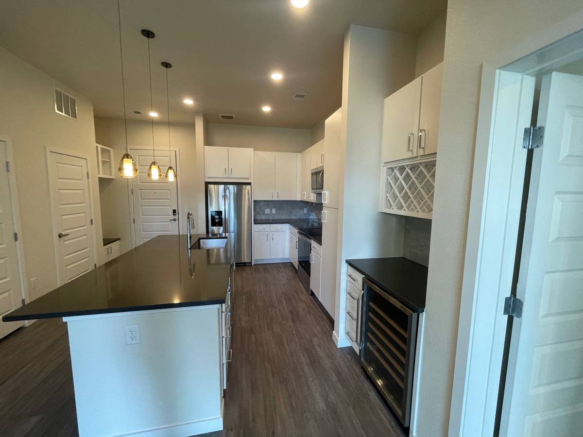 Newly Built 1 Bed 1 Bath Luxury Apartment in RiNo! ~ Free Parking!!