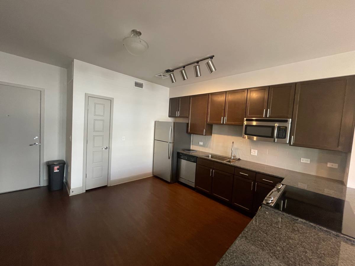 Beautiful 1 Bed 1 Bath Luxury Apartment in Englewood!! ~Available Now!