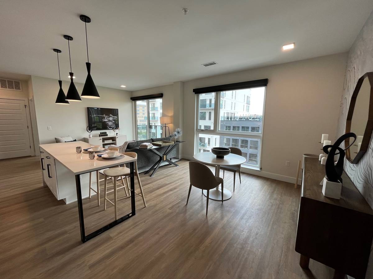 Newly Built 2 Bed 1 Bath Luxury Apartment Uptown!~ 6 Weeks Free!!