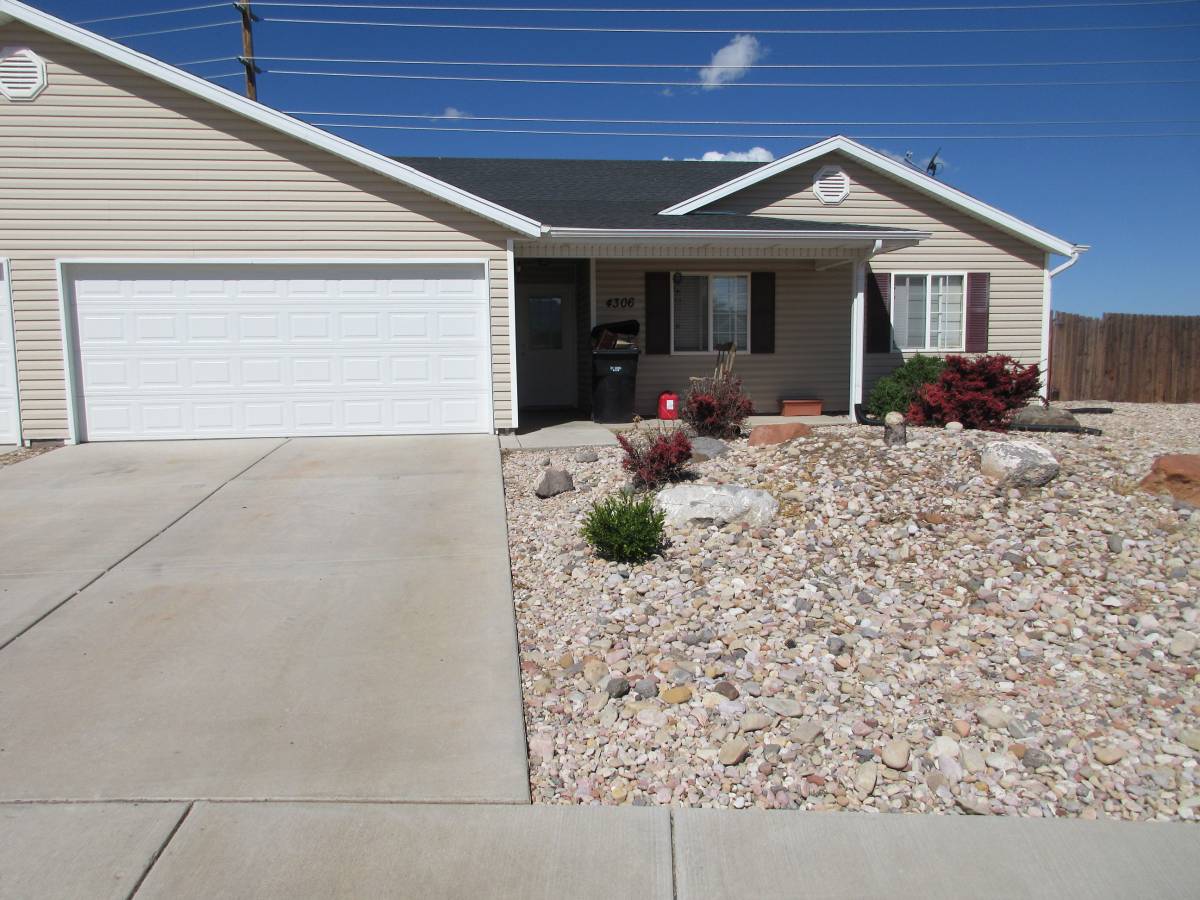 3 bedroom, 2 bathroom twin home in Lamplight - 6 month lease available