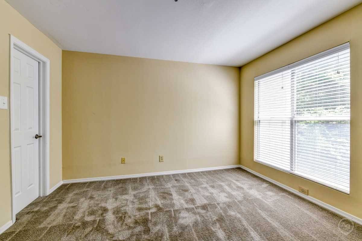 Zoom on over for a look at our great 1 bed, 1 bath! 800 Sq Ft!