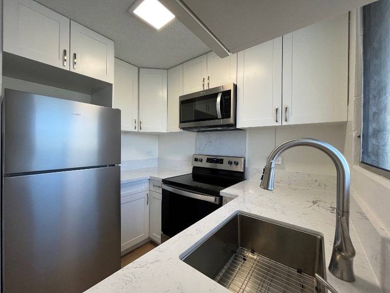 Newly Renovated 1 Bedroom Apartment in Makiki Available Now