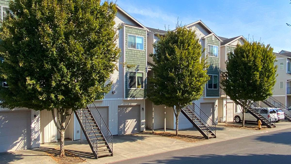 Conveniently Located Beautiful Sunnyview Townhomes - Apply Today!