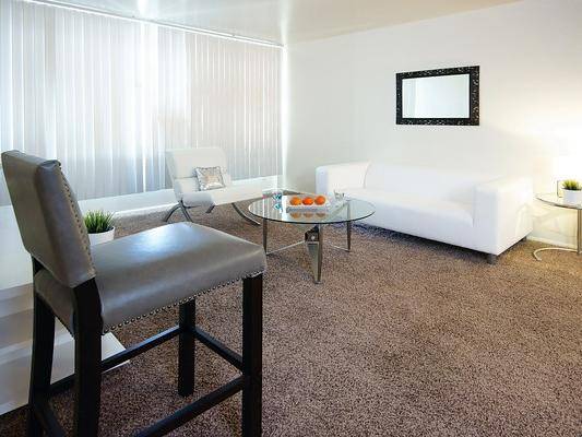 4 Blocks to TRAX, Central Air, Stainless Appliances