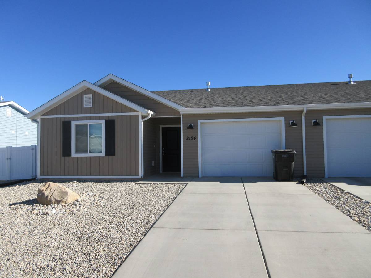 3 Bed - 2 Bath Newer Construction Twin Home- with 6 month lease option