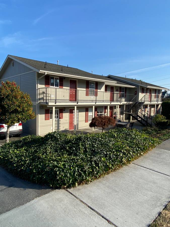 2 BR 1 BA 1000sf unit in the heart of downtown Anacortes!