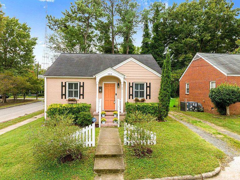 Charming brick ranch style home in popular Battery Heights