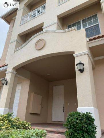 SPACIOUS 3/3.5 GREAT TOWNHOUSE FOR RENT!! W/D ! SS APPS KITCHEN! PATIO