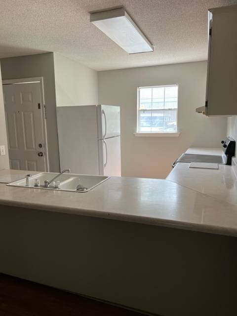 Lakeland 1 and 2 bedroom apartments available immediately