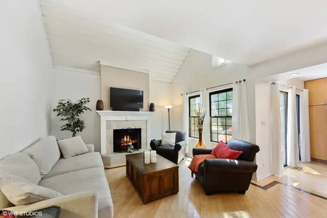 Charming townhome situated in Heather Ridge's Hidden Hills.