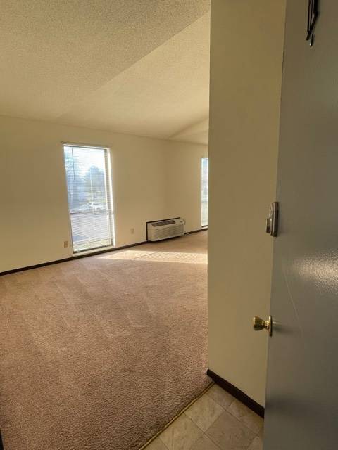 The best rate in town for this studio home! Call us today!
