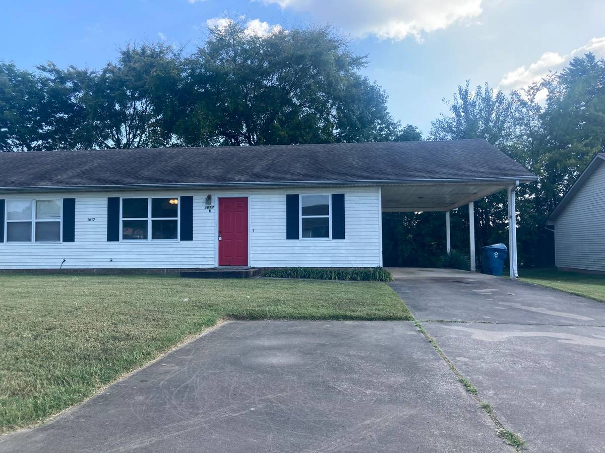 **Newly remodeled 2/1 Duplex with carport