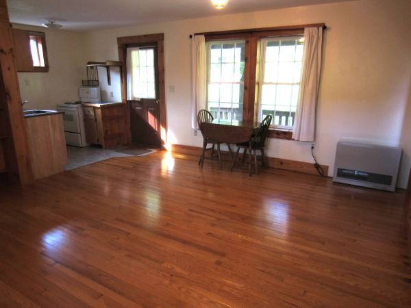 This bRight and oPen 2 bedrOom, 1 batHroom, ground floor cando!!