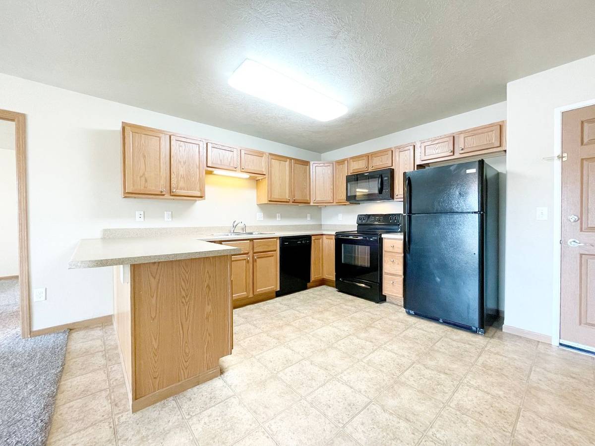 Furnished Units Available, Stove/Oven, Kitchen Island