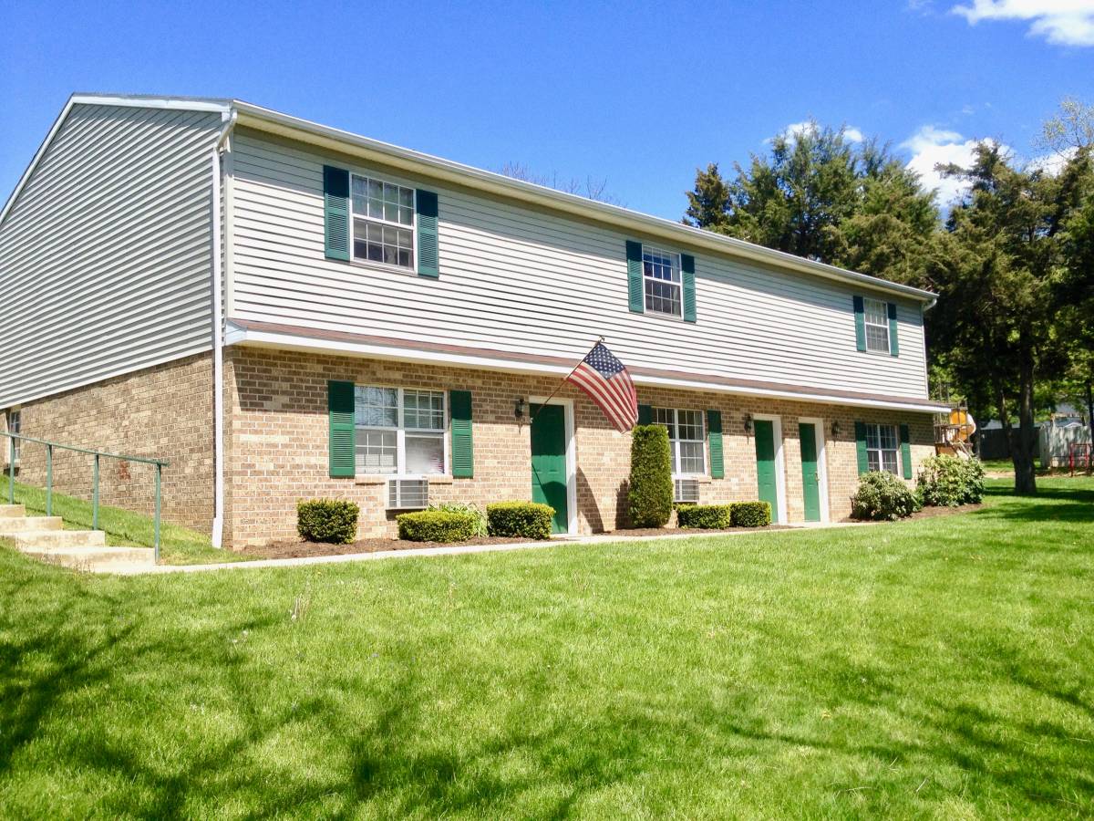 Deluxe Red Lion apartment! Quiet countryside 1-bed w/ on-site Laundry!