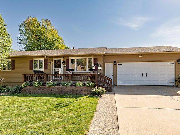 ## Charming, meticulously cared for 2 bed + 2 bath home!!!