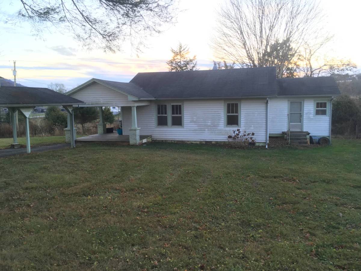 Available now: 2 bed / 1 bath house for rent near Greeneville