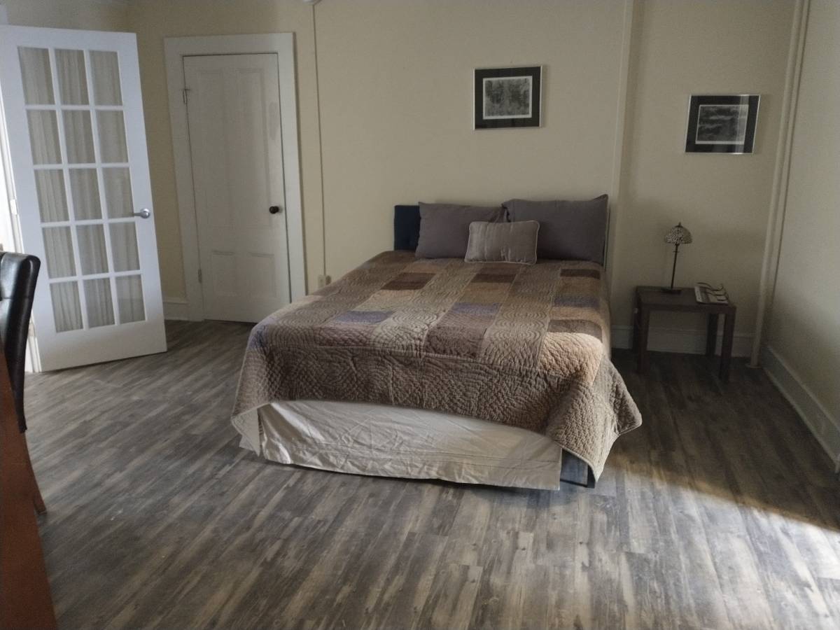 Beautiful Furnished 1-2 Bedroom, Utilities Included - Avail now