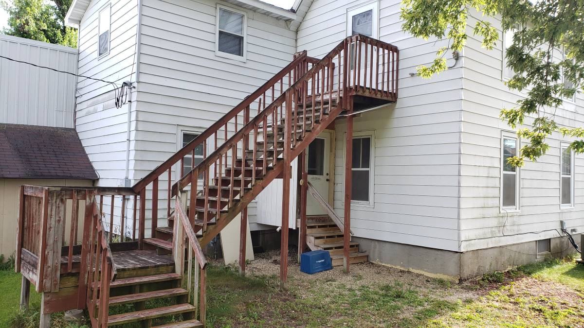 2 Bedroom upper, ALL UTILITIES, Lawn, & snow care Included, Sparta, WI