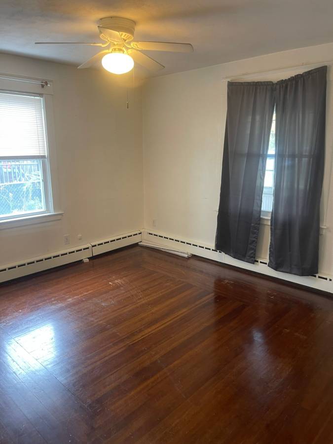 First Floor 3 Bedroom with Hot Water Included