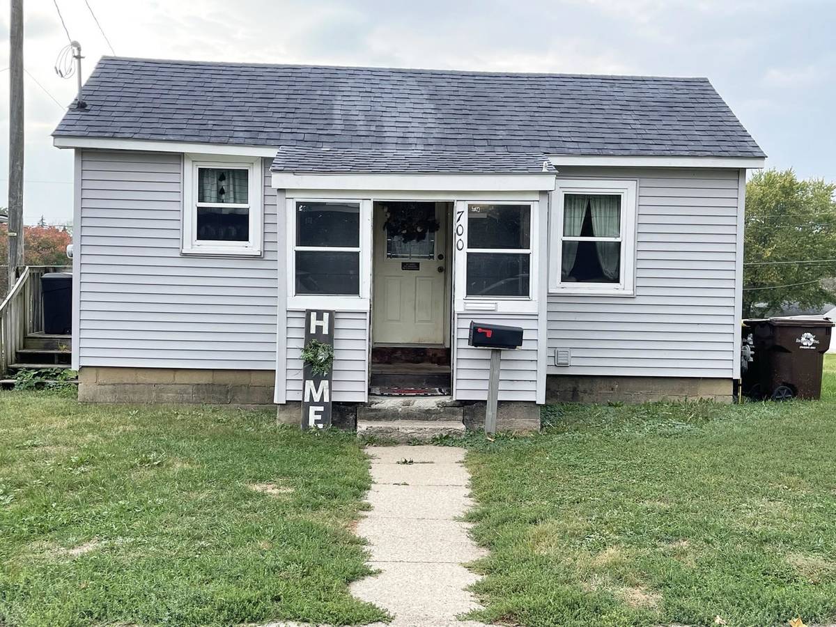 Cute 1 bedroom, 1 bath home located on the South end of Maquoketa.