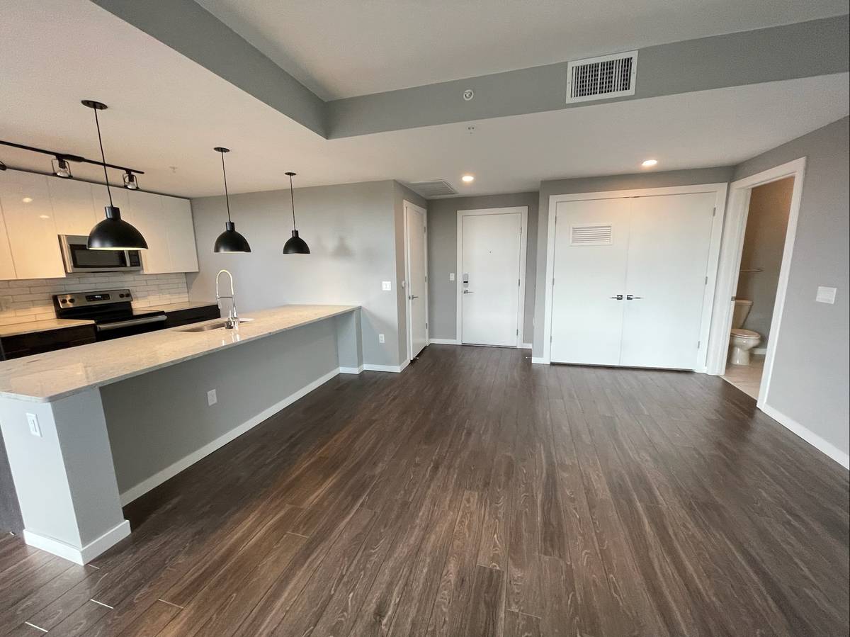 Beautiful 2 Bed 2 Bath Upscale Apartment in Uptown Denver!!
