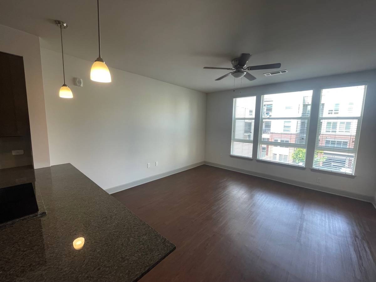 Spacious 1 Bed 1 Bath Luxury Apartment in Englewood!!