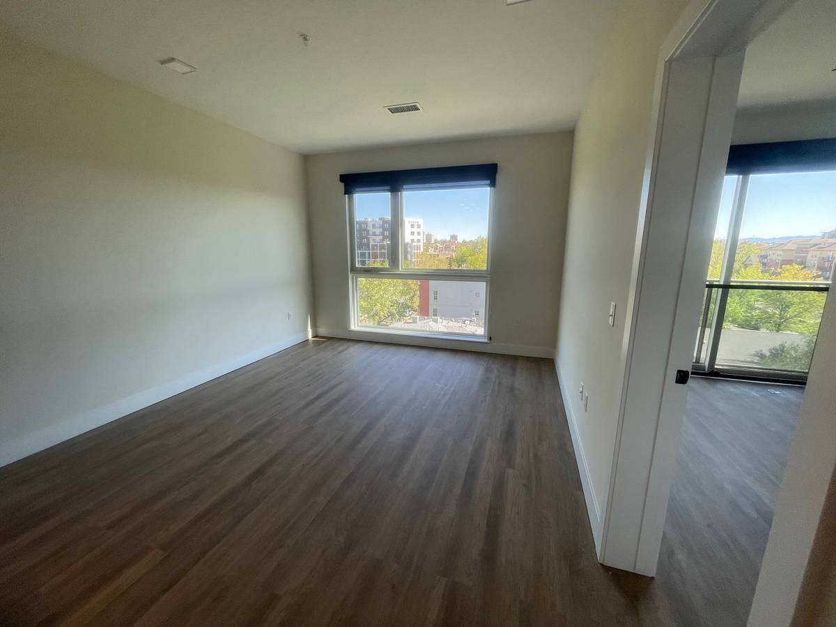 Newly Built 1 Bed 1 Bath Luxury Apartment Uptown ~ INSANE City Views!!
