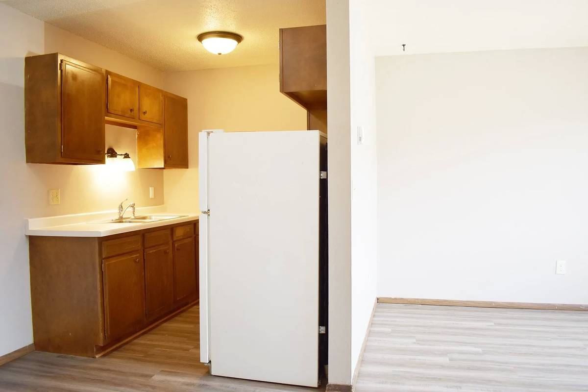 Refrigerator/Freezer and Stove/Oven, Smoke Free Building, Heat Paid