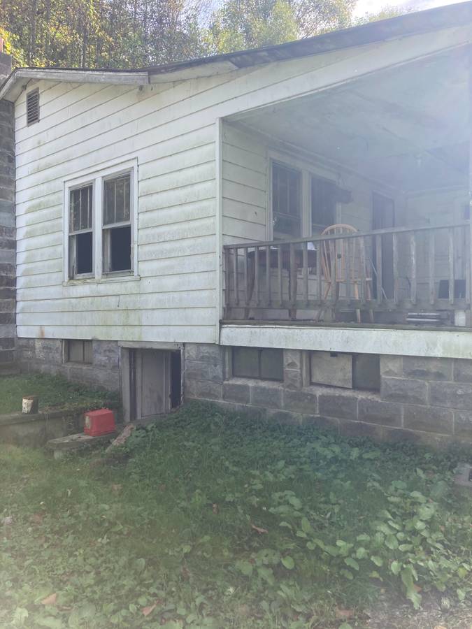 House close to pound va on private lot