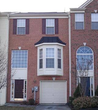 Beautiful 3-story townhome easy acces to I-81 & I-66