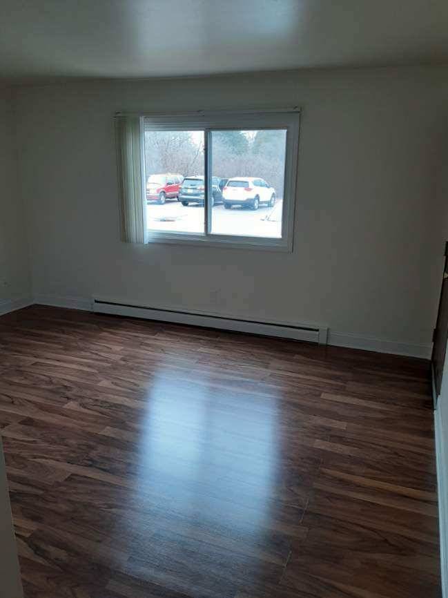 Remodeled, great 1 bdrm. upper apartment