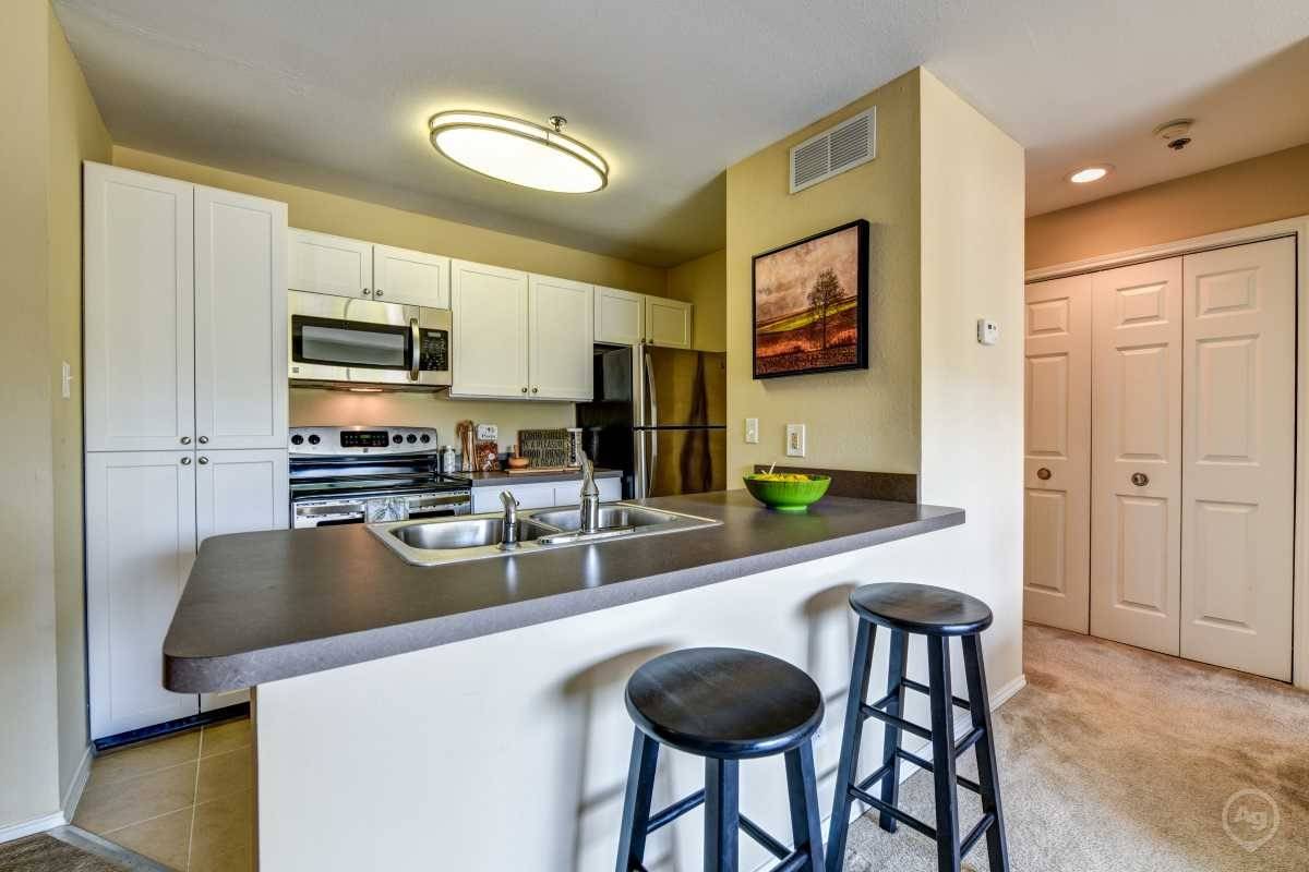 Live in style! Luxurious 2 bed, 2 bath in Newark