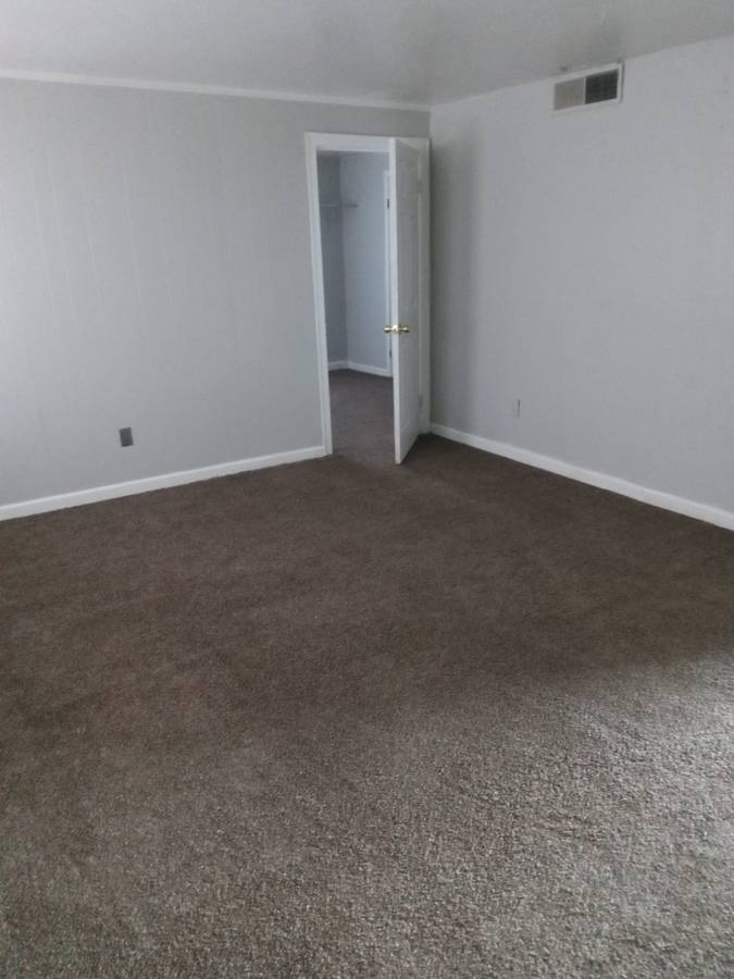 Newly renovated studio apartment now available