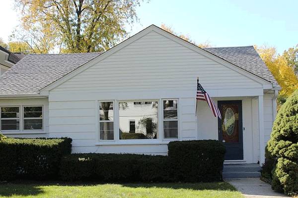 This Remodeled 3 Bedroom /2 Bath Gorgeous House Available !!!