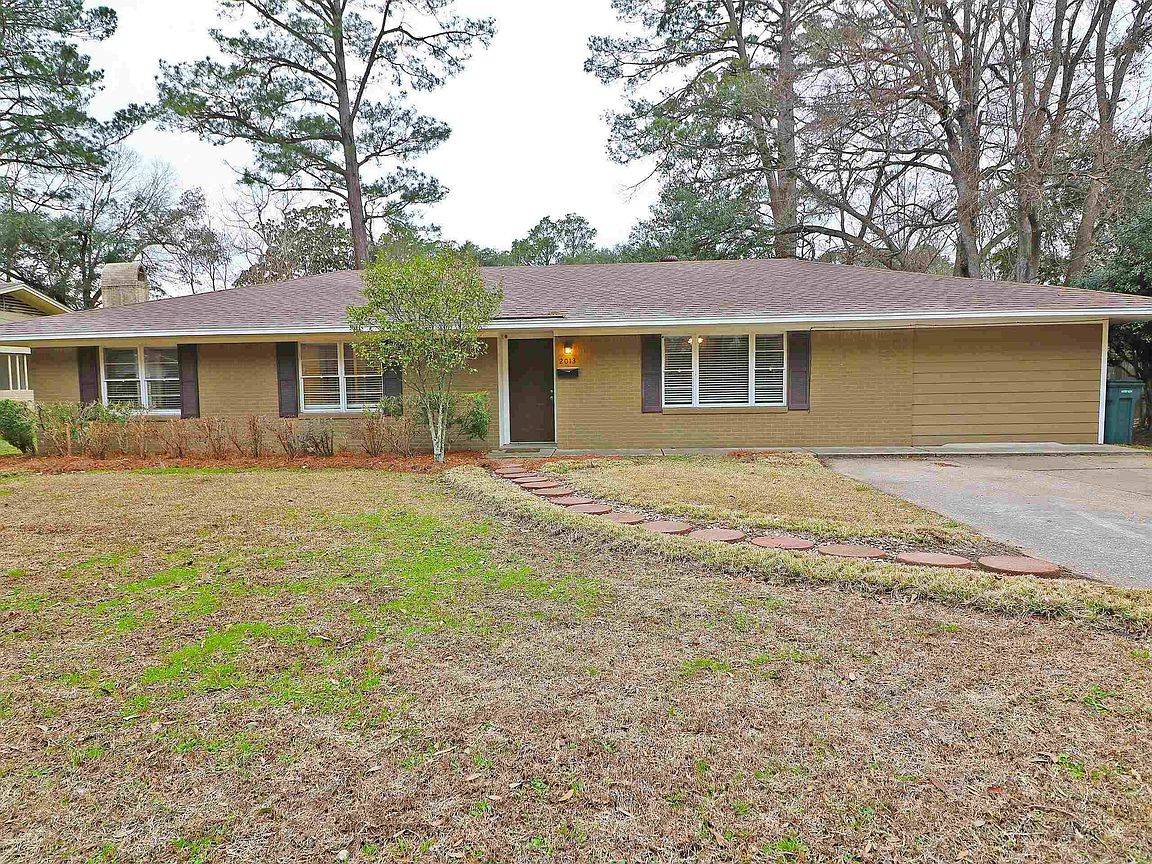 Freshly painted great 3 bedroom ranch home.