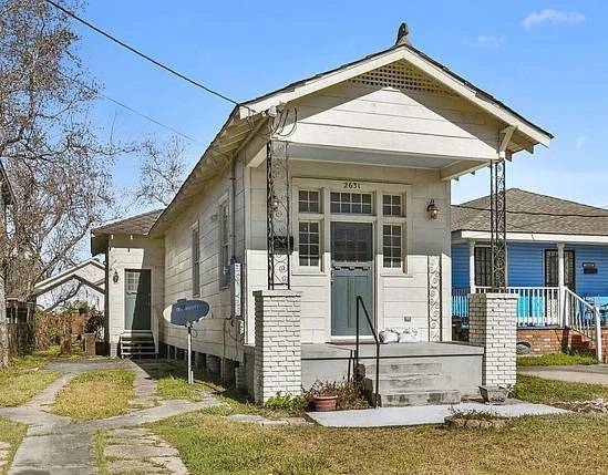 Cute and great 2bed 2bath house in a great location!!
