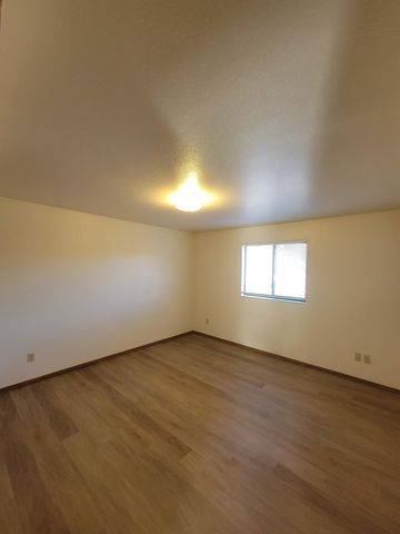 Large 2 BR/2 full BA with a bonus room and walk closet in the master!