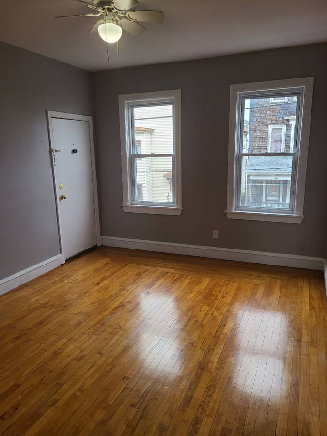 $250 OFF LAST MONTHS RENT 2BEDROOM COMFY APARTMENT!! GREAT LOCATION!!