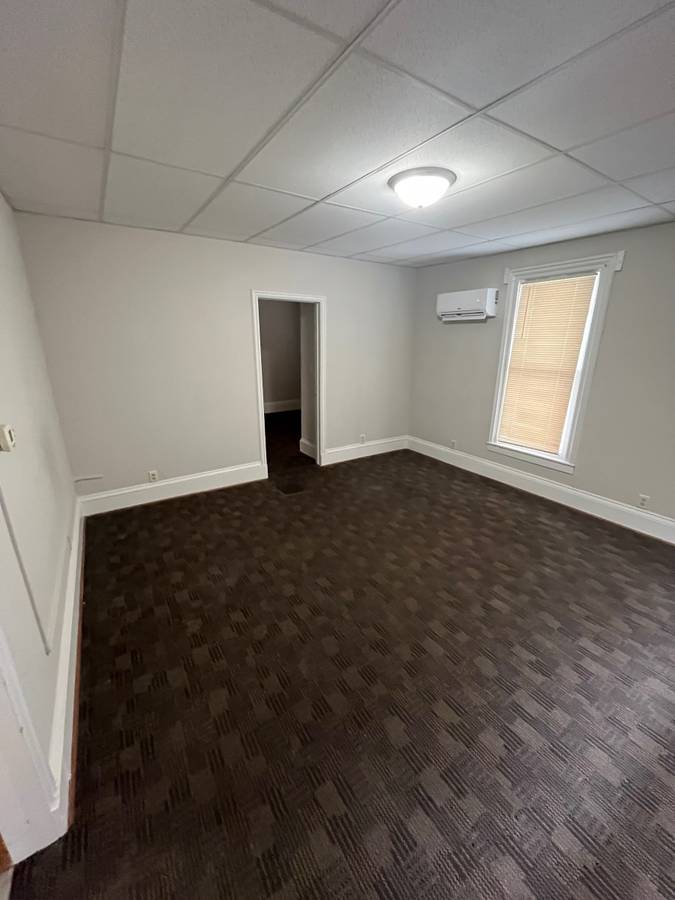$900 1 bed Apt includes heat, elect, water